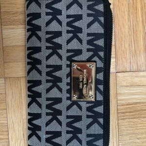 Michael Kors Wallet full size, new never used
